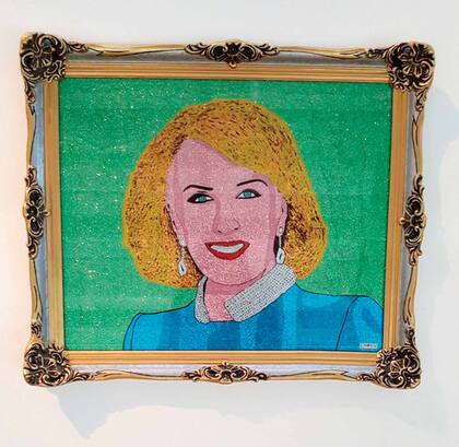 Parte de su obra que tiene expuesta, el retrato de Mirtha Legrand
