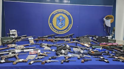 Parte del arsenal incautado