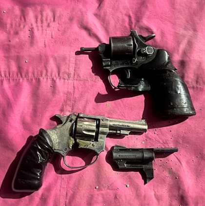 Parte del arsenal encontrado en la casa