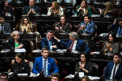Parte del bloque libertario, en pleno festejo en el recinto