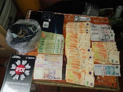 Dos detenidos en barrio Tío Rolo en un búnker con timbre y hendija para recibir plata - Image 3