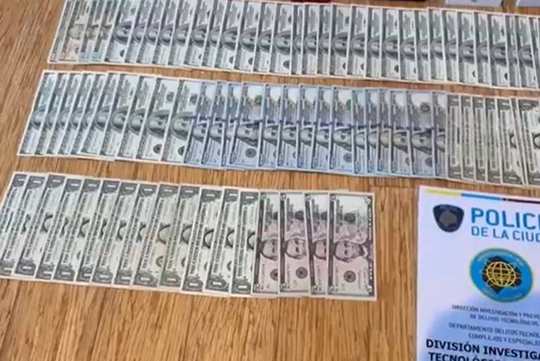 Parte del dinero secuestrado en poder del sindicado jefe de la banda