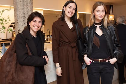 Parte del equipo de Díaz Ortiz Ediciones: Gianinna Russo Páramo, Indira Passadores Ramos y Clara Reigada