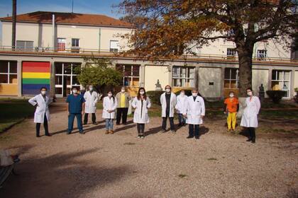Parte del equipo de trabajo del Área de Investigación en Enfermedades Emergentes del Hospital Ramos Mejía