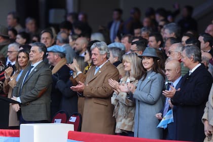 Parte del gabinete nacional durante la inauguración de la Expo Rural 2024.