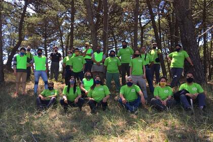 Parte del grupo de la cooperativa Reciclando Conciencia junto a Carlos Méndez (abajo, el tercero desde la derecha)