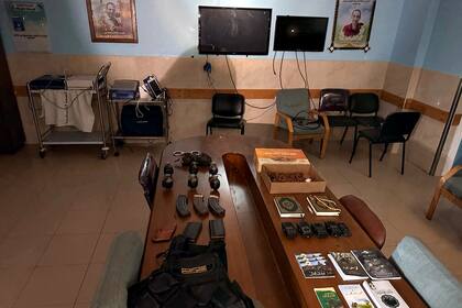 Parte del material bélico encontrado por las FDI en el hospital Al-Shifa, en Gaza