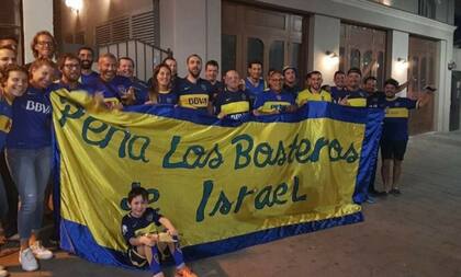 Parte del nutrido grupo que conforma el Consulado de Boca en Israel