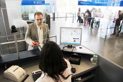 Parte del sistema de registración biométrica Sibios está presente en los puestos de control de Migraciones