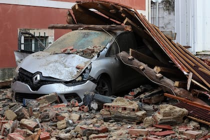 Parte del techo de una universidad se derrumba a causa del paso de la tormenta Kristin en Figueira da Foz, Portugal, el 28 de enero de 2026