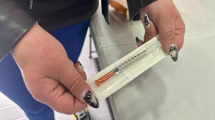 Parte del trabajo de los pares es seleccionar las jeringas adecuadas a las preferencias de los usuarios