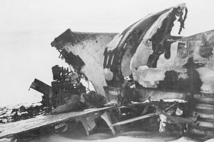 Parte superior del ala derecha y la cabina calcinada