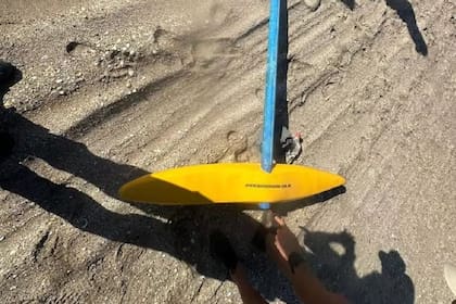 Partes de un kayak encontradas en Cariló