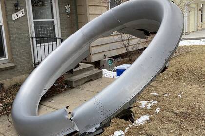 Partes del avión de United Airlines cayeron en los suburbios de Denver