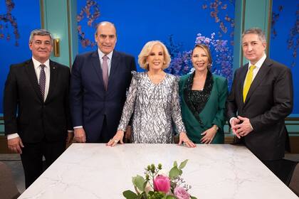 Participaron este sábado 8 de junio de La Noche de Mirtha, Daniel Balmaceda, Guillermo Francos, Laura Di Marco y Adrián Ventura (Foto: Instagram/@lamesazarg)