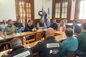 Funcionarios nacionales y provinciales coordinan acciones y la Rural estimó que hay más de 3 millones de hectáreas comprometidas