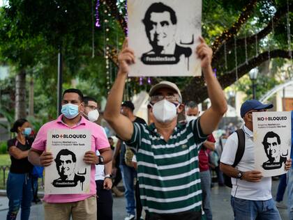 Partidarios del chavismo piden la liberación de Saab durante una marcha en Caracas, el fin de semana
