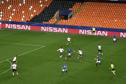 Partidos a puertas cerradas: la nueva normalidad del fútbol europeo por la pandemia