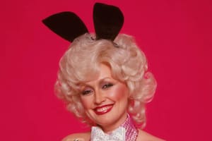 A los 75 años Dolly Parton recreó su célebre tapa de la revista Playboy