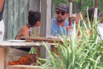 Pasado el mediodía un amigo los llevó por unas horas a José Ignacio, que está a 85 kilómetros de La Paloma, donde almorzaron en un restaurante del pueblo y JUana buscó su camioneta, estacionada en la casa familiar.