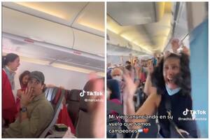 Pasajeros captaron el momento en que los pilotos informan el triunfo de Argentina en el Mundial