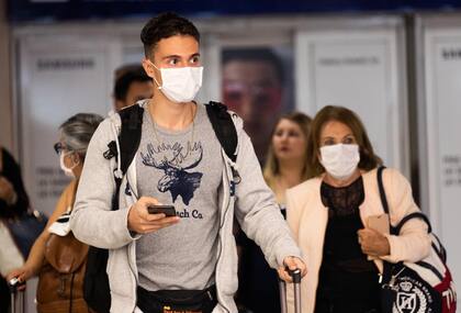 Pasajeros llegando a Ezeiza
