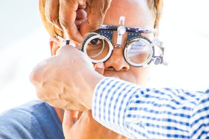 Pasar el examen de la vista es un requisito para manejar en Estados Unidos