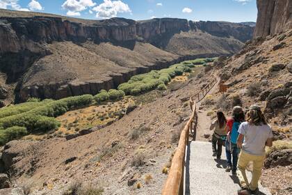 Pasarela de acceso a la Cueva de las Manos en la Reserva Cueva de las Manos