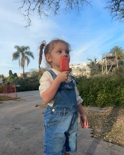 Paseo de chicas, las fotos de Pampita junto a su hija en medio de los rumores de crisis con Moritán (Foto: Instagra/@anagarciamoritan)