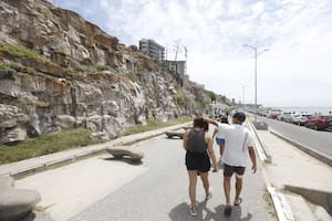 Paseo de los Artesanos, entre Varese y Torreón del Monje, lugar donde hoy por la madrugada un joven de 22 años falleció luego de caer desde la altura