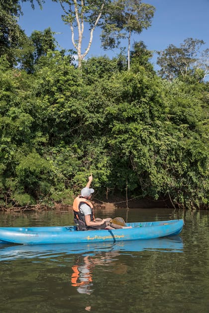 Paseo en kayak por la reserva del Ecolodge Surucuá.