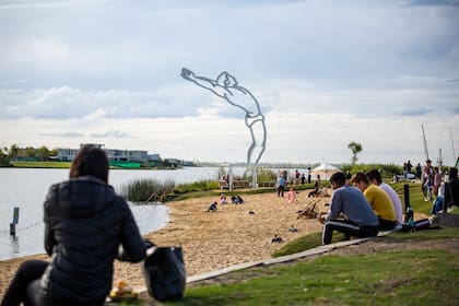 Paseo gastronómico y actividades para chicos completaron la propuesta junto al lago de 200 hectáreas.
