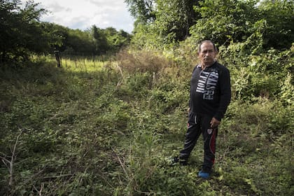 Paso cerrado. Jesús Ledesma tiene problemas para llegar a su campo por las “tranqueras narcos”