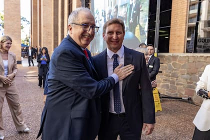 Passalaqua, titular del Ejecutivo, con Sebastián Macías, presidente de la Legislatura. Rovira quiere impulsar a Macías como posible candidato en 2027.