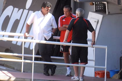 Daniel Passarella y Juan José López, en el Monumental