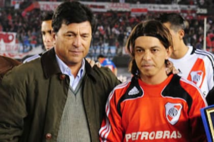 Passarella y Gallardo, cuando el primero era presidente y el segundo no se pudo retirar jugando en el club