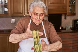 Pasta Grannies, el proyecto que entrevistó a 250 abuelas italianas que enseñan a hacer fideos para conservar sus tradiciones (Foto: Emma Lee / The Kitchn)