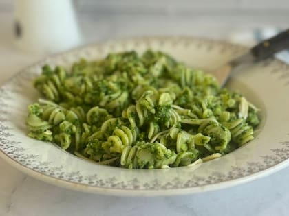 Pasta integral con pesto de brócoli