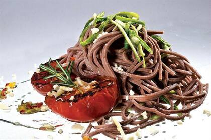 Pasta integral con tomates asados