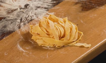 Pasta larga en nido