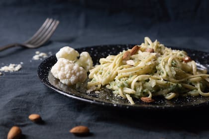 Pastas con crema de coliflor, una receta rápida y saludable con un toque gourmet