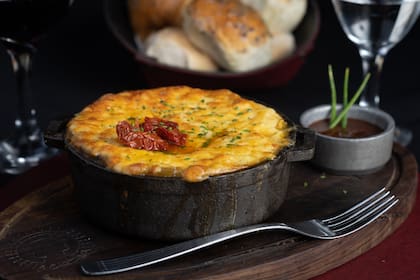 Pastel de papa en horno de barro