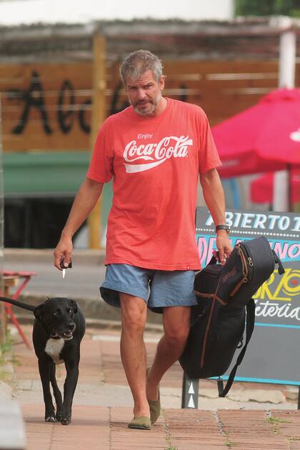 El hermano de Susana llegó al restaurante de La Barra con Rumba, la perra que adoptó años atrás y es su más fiel compañera