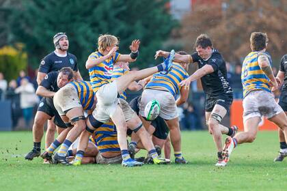 Patea Lucas Fernández Miranda; el joven número 9 dejó su lugar para que ingresara Ezcurra.