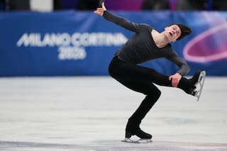 Patinador de EEUU Maxim Naumov honra a sus padres fallecidos al cumplir sueño olímpico compartido