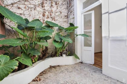 Patio con empedrado.