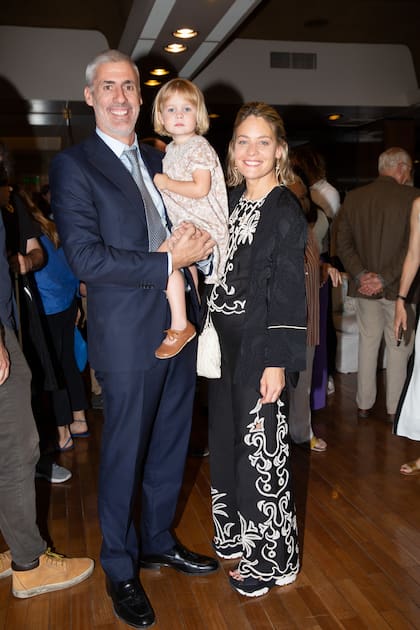 Pato Bordeu, hija de Juan Manuel, con su marido, Jorge Eduardo Anzorreguy y su hija Zelmira.