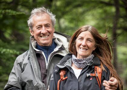 Pato García e Ivor Matovic, propietarios de Aguas Arriba Lodge, sobre el Lago del Desierto.