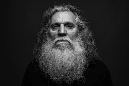 “Todo el cariño se lo ganó siendo una persona derecha, muy cálida, que trataba bien a todo el mundo no despreciaba a nada ni a nadie”, dice Pablo "Huija" Andrés, baterista de Los Antiguos, sobre Pato Larralde