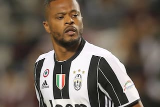 Evra cantó una canción para Cristiano Ronaldo, su nuevo compañero de equipo